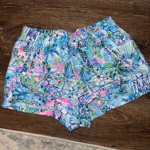 Lilly Pulitzer Cinderella print linen shorts